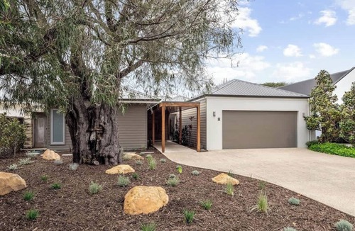 Quindalup House | Leeuwin House—Spacious Seaside Living for Groups