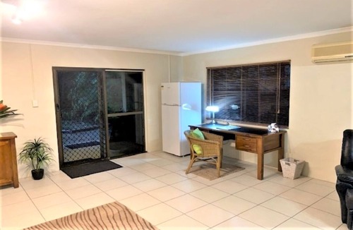 Toogoom House | Lemac - Direct Access to Toogoom Beach-Sleeps 8-2 Smart TV's-Wifi-Pets