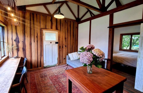 Brooman Cottage | Lemon Tree Cottage is a beautifully restore cottage from the early 1900's and is completely off grid