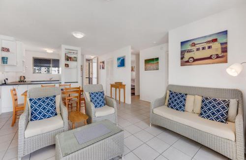 Kings Beach House | Levuka Unit 1 Kings Beach QLD