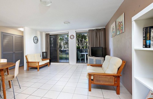 Kings Beach Apartment | Levuka Unit 4, 14 Moreton Pde. Kings Beach