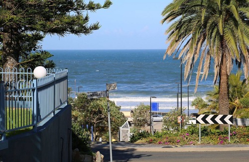 Kings Beach Apartment | Levuka Unit 4, 14 Moreton Pde. Kings Beach