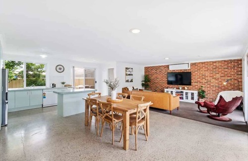 Maloneys Beach Villa | Light and Bright at Maloneys