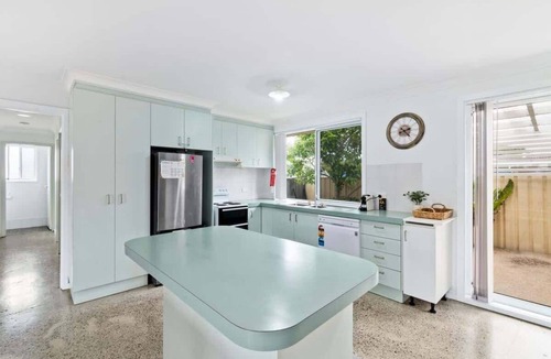 Maloneys Beach Villa | Light and Bright at Maloneys