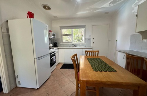 Mira Mar Apartment | Light & bright 2 bedroom, 1 bathroom self contained apartment has all you need