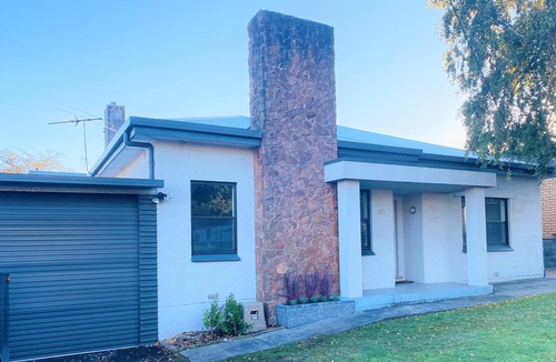 Mount Gambier House | Light-filled comfortable 3 B/R 2 bathroom family home. Dogs by negotiation .