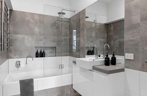 Fitzroy Apartment | Light-filled Heritage Building - Smith St
