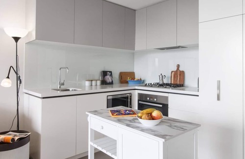 Windsor Apartment | Light Filled Modern Escape in a Prime Location
