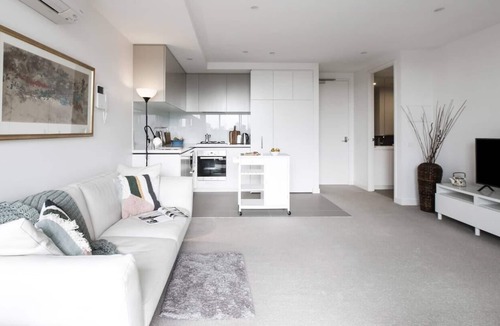 Windsor Apartment | Light Filled Modern Escape in a Prime Location