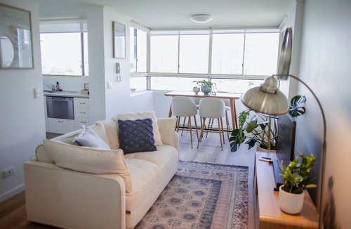 New Farm Apartment | Light-Filled Riverfront in Prestigious New Farm