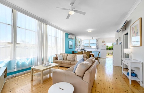 Goolwa Beach House | Lil Blue Surf Shack—A Playful Coastal Hideaway