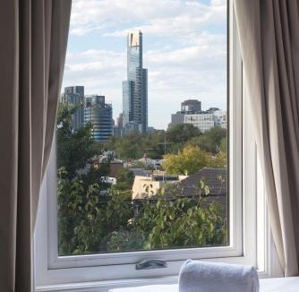 South Melbourne Hotel | Lily Sands Inn