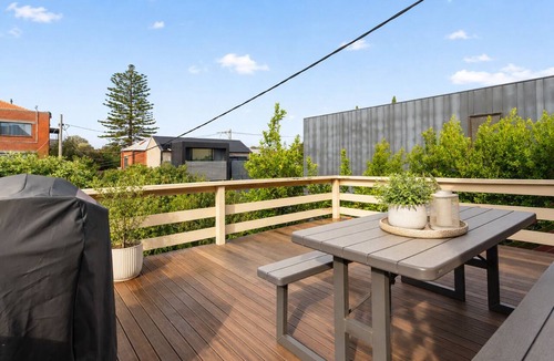 Middle Park Apartment | Lisieux by Ready Set Stay