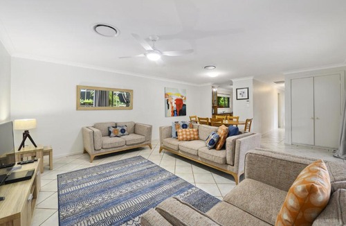 Emerald Beach Apartment | Little Emerald
