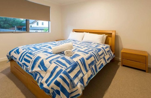 Dunsborough House | Little Hamptons - Beachside Retreat near Town Centre