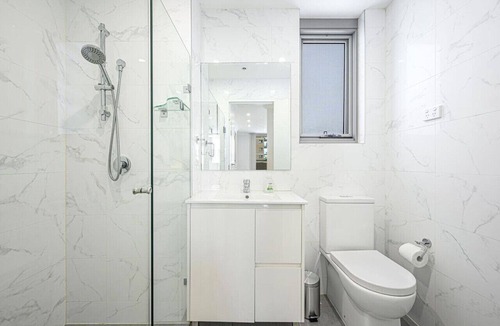 Liverpool Apartment | Liverpool Stunny Modern Apt |Wifi &Parking