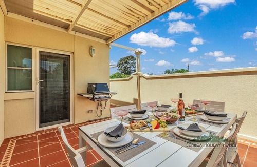 Echuca House | Llewoh on Crofton - stunning central Echuca heritage home with spa