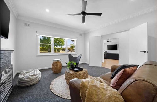 Ararat House | LOCATION - Enjoy this amazing 3 bedroom 2 lounge home while staying in Ararat!