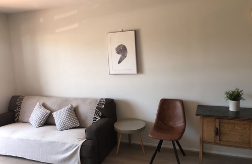 Mosman Park Apartment | LOCATION LOCATION.. Everything on your door step!