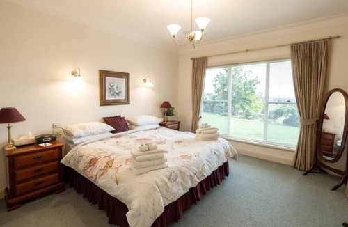 Mount Panorama Cottage | LOCHINVAR/ Magnolia Cottage.