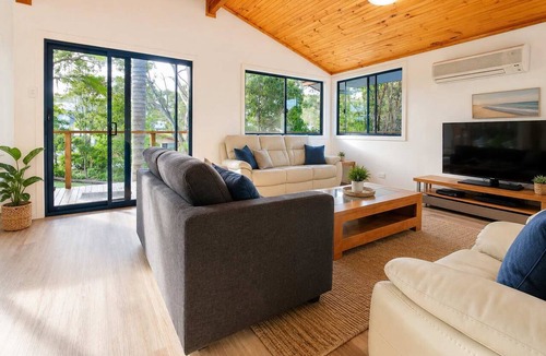 Mollymook Beach House | Lockhart Leafy Cottage