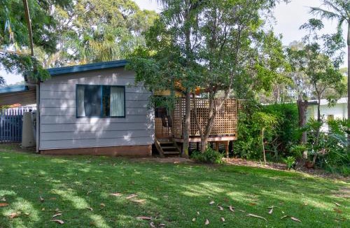 Mollymook Beach House | Lockhart Leafy Cottage - walk to Mollymook Beach