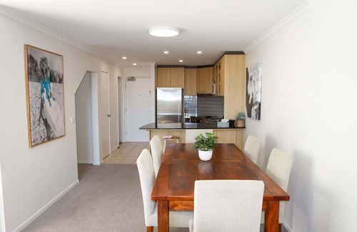 City East Apartment | Loft-Style CBD 1-Bed with Rooftop Terrace & BBQ