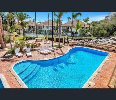 Mandurah House | Loft Villa Pool Spa & Beach Sleeps Six!