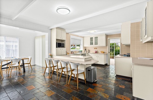 Barrack Heights House | Loftus Large Getaway - Large family home with games room & deck