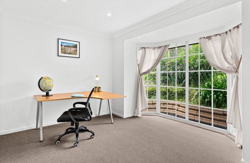 Barrack Heights House | Loftus Large Getaway - Large family home with games room & deck