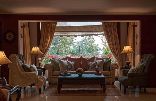 The Mall Road Villa | Lohonostays Soni Estate