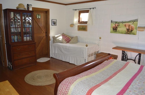 Congewai Cottage | Lonely Goat Olives, Hunter Valley. Children under 12 free. Pet friendly.