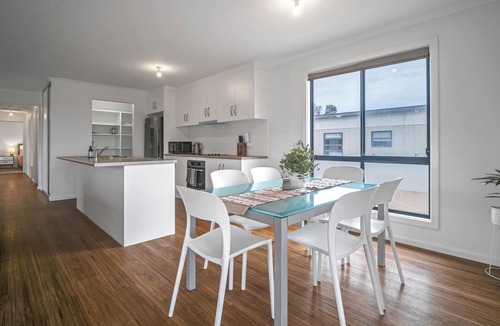 Murray Bridge House | Long Island Retreat: Rosella. Relax and Unwind or Enjoy Endless River Activities
