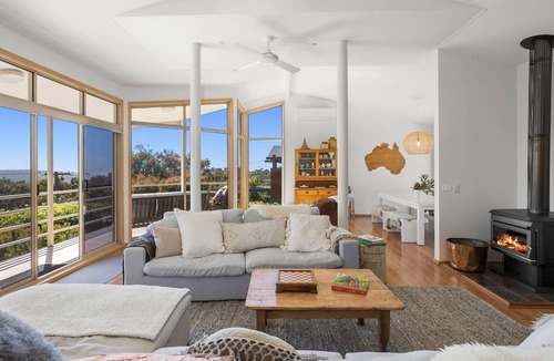 Anglesea House | Los Anglesea - With stunning 180- degree views from the ocean to the forest!