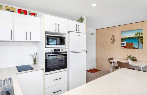 Bilinga Apartment | Lou's Tiki Pad - Beachfront Bilinga - Min. 2 Night Stays!