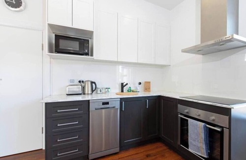 Largs Bay Apartment | Lovely Beachside Largs Bay - free wine