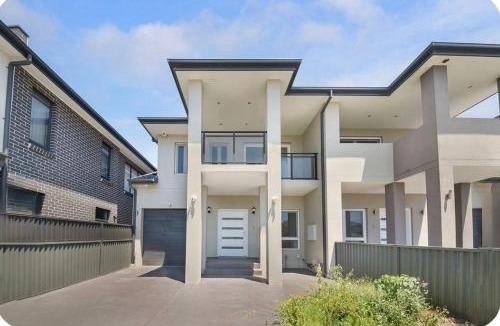 Cabramatta West Apartment | Lovely Duplex in Cabramatta West 4 bedrooms