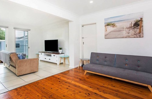 Kiama Downs House | Lovely house only a shot stroll from Jones beach!