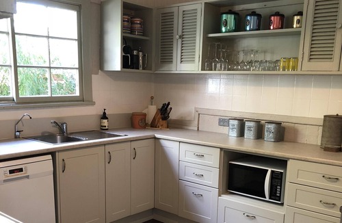Binningup Cottage | Lovely on Iluka - character cottage