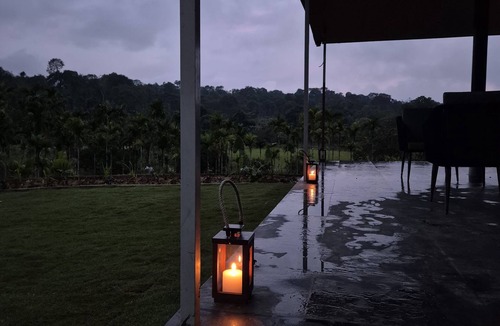 Virarajendrapet Villa | Lovely villa with WiFi in a Coffee Estate at Virajpet
