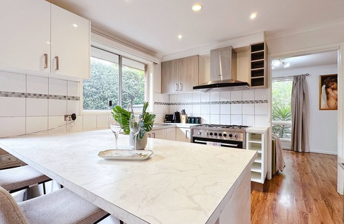 Frankston East House | Lucerne Escape/12min to Beach/4Bedroom/Workplace