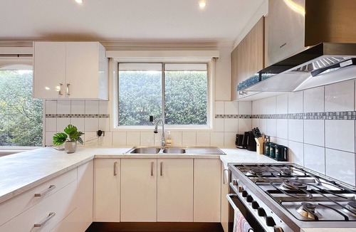 Frankston East House | Lucerne Escape/12min to Beach/4Bedroom/Workplace