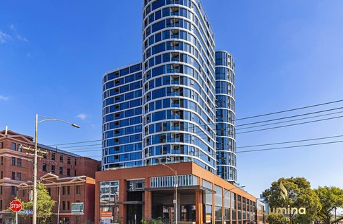 Melbourne Central Business District Apartment | Lumina Suites