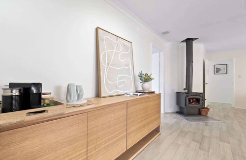 Quindalup House | Luna Getaway—Spacious Family Escape by the Coast