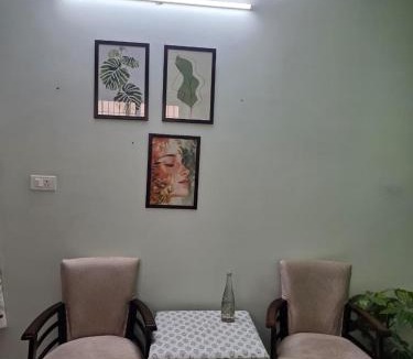 Vaishali Nagar House | Lush Living Suite