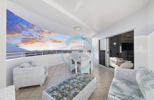 Woolner Apartment | Lux Beachfront PH~ Office ~ Pool ~ Skyline Views