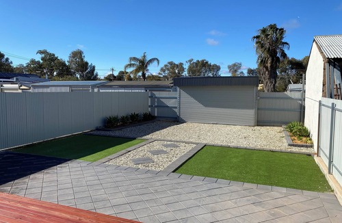 Broken Hill House | Lux Modern 4 Bedroom home 3 minuts to all Sopping centres