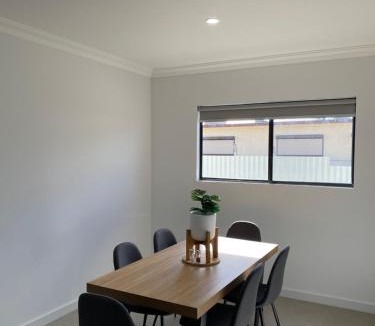 Broken Hill House | Lux Modern 4 Bedroom House Central CBD