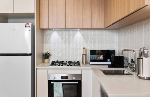 Adelaide Central Business District Apartment | Luxe 1+1 Apt | Huge Balcony+BBQ | Adelaide CBD