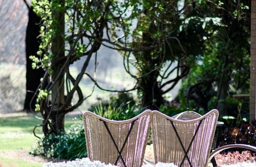 Orbost House | Luxe 2 Bedrooms Spacious Private Home Serenity & Views + Breakfast Hamper
